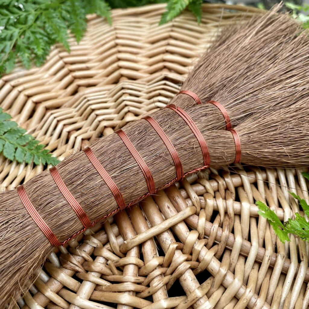 Niwaki Shuro Hand Broom - Image 2