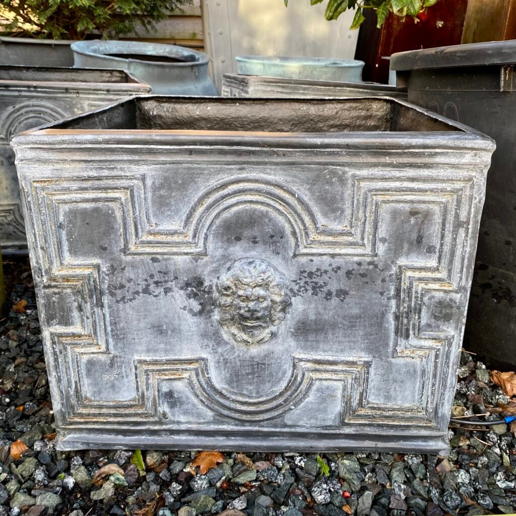 Elizabethan Planter